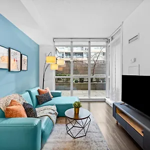 Charming 2br Near Cn Tower & Harbourfront Apartment