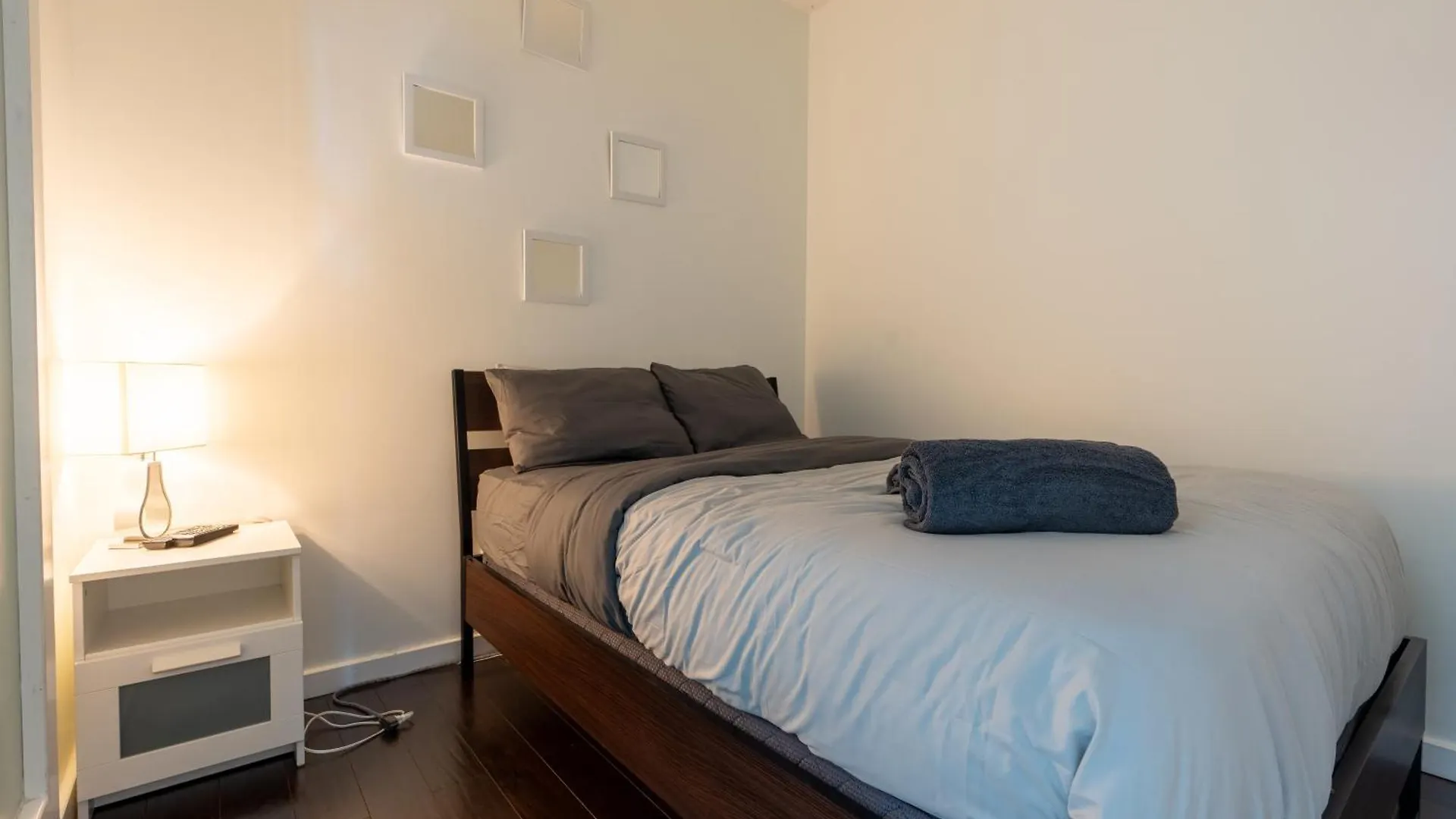 Harbour Front Luxury Condo 2 Bed 2 Bath Toronto Canada