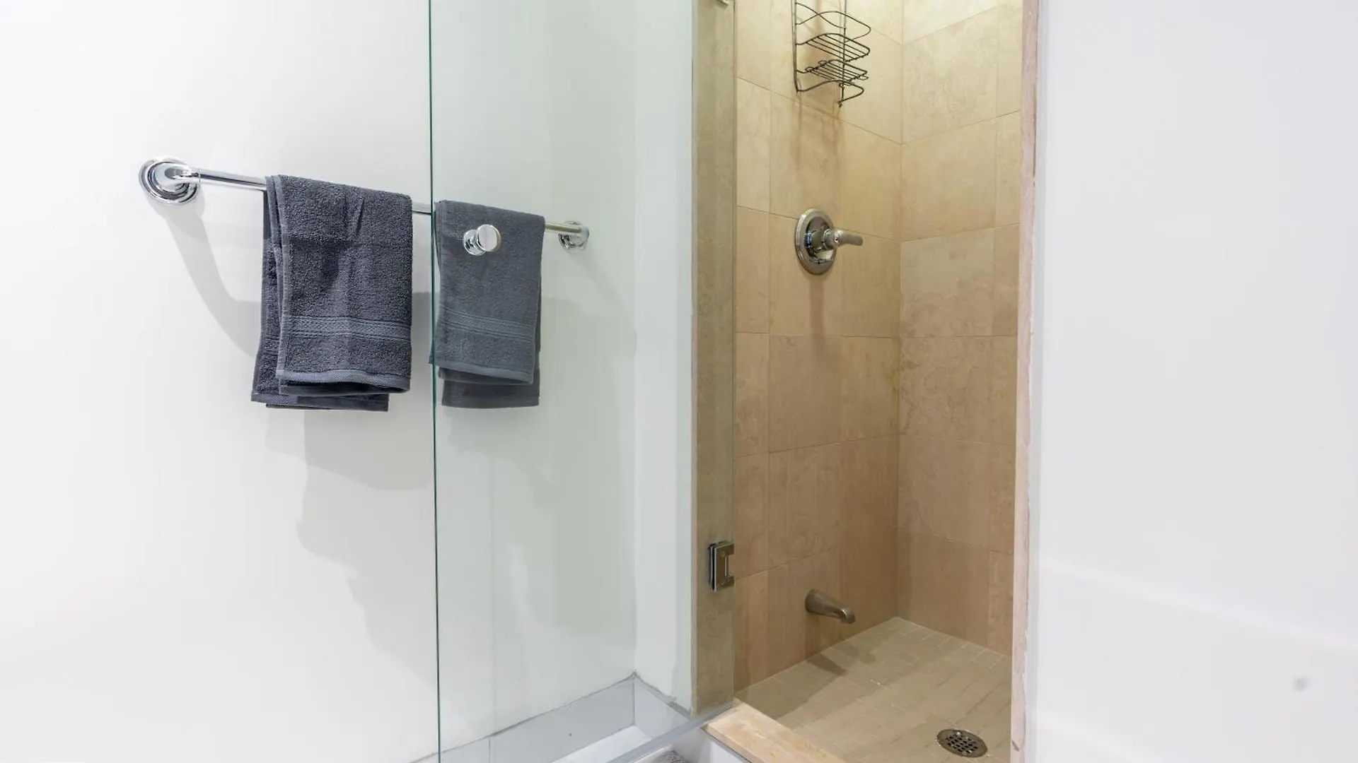 Harbour Front Luxury Condo 2 Bed 2 Bath Toronto 0*,  Canada