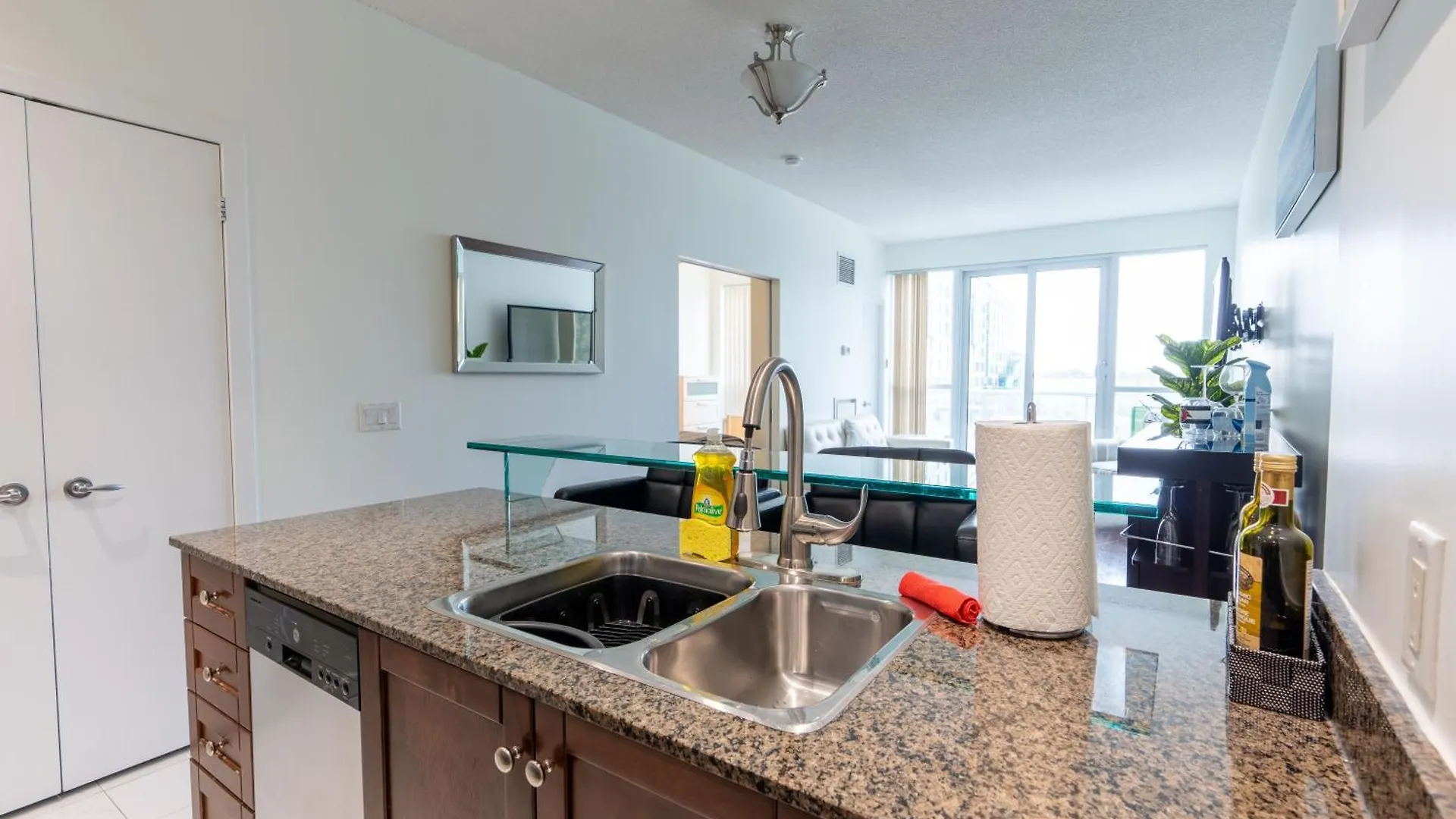 Harbour Front Luxury Condo 2 Bed 2 Bath Toronto Apartment