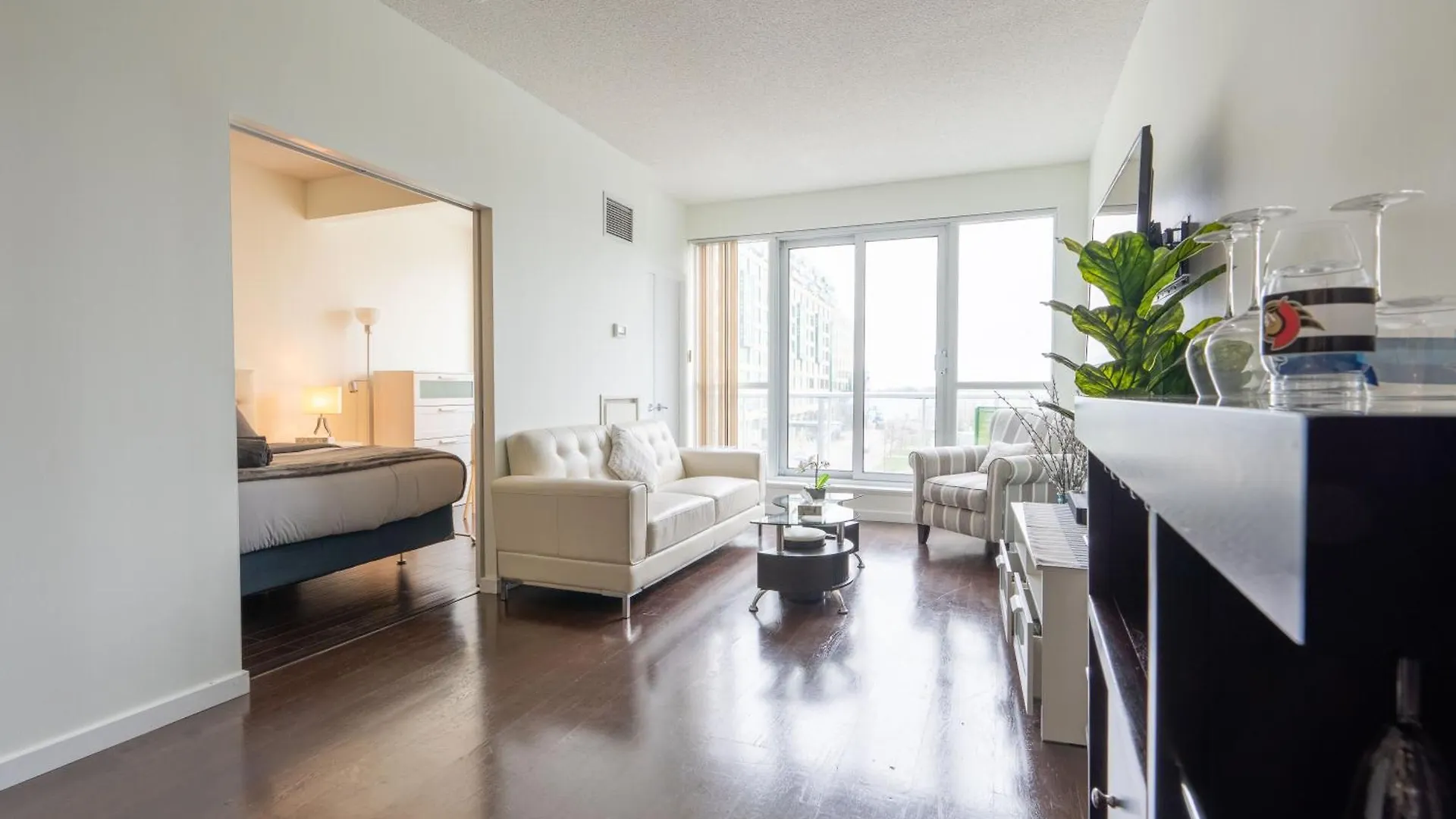 Harbour Front Luxury Condo 2 Bed 2 Bath Toronto